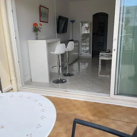 아파트 Naturiste Heliopolis 아그