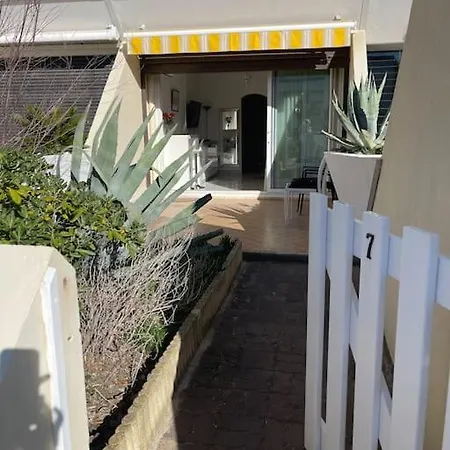 Naturiste Heliopolis 아파트 *