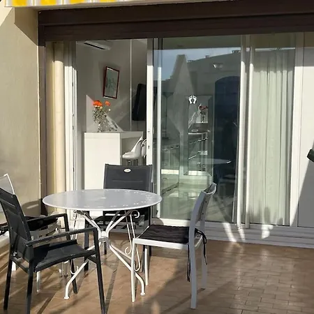 Naturiste Heliopolis 아파트